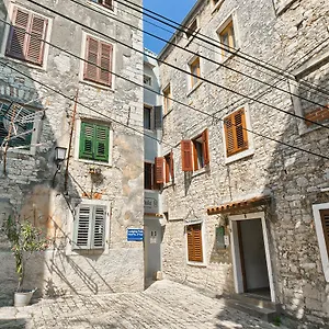 hostel-pula.pula-hotels.org/